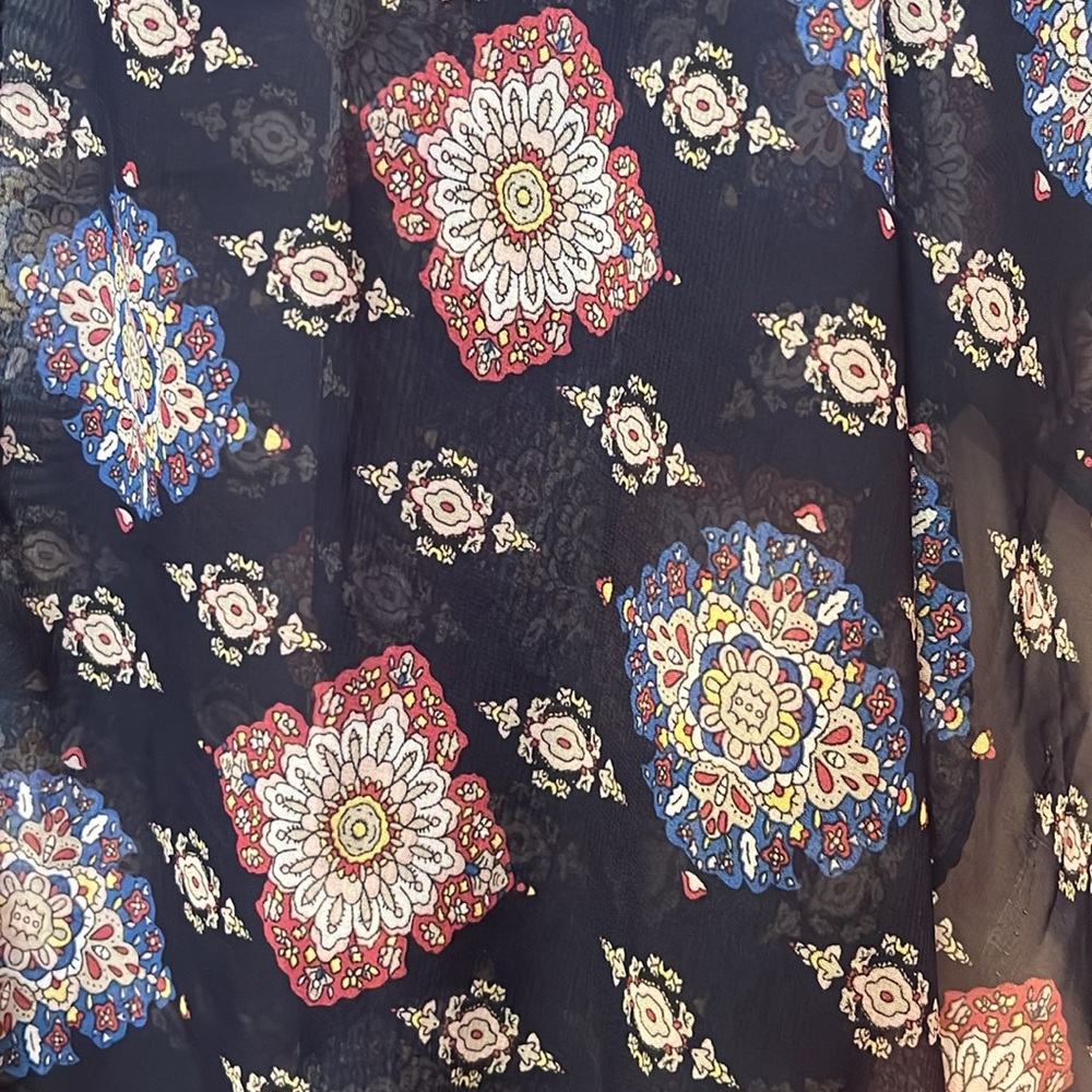 Medallion pattern wrap, One size - Picture 2 of 3